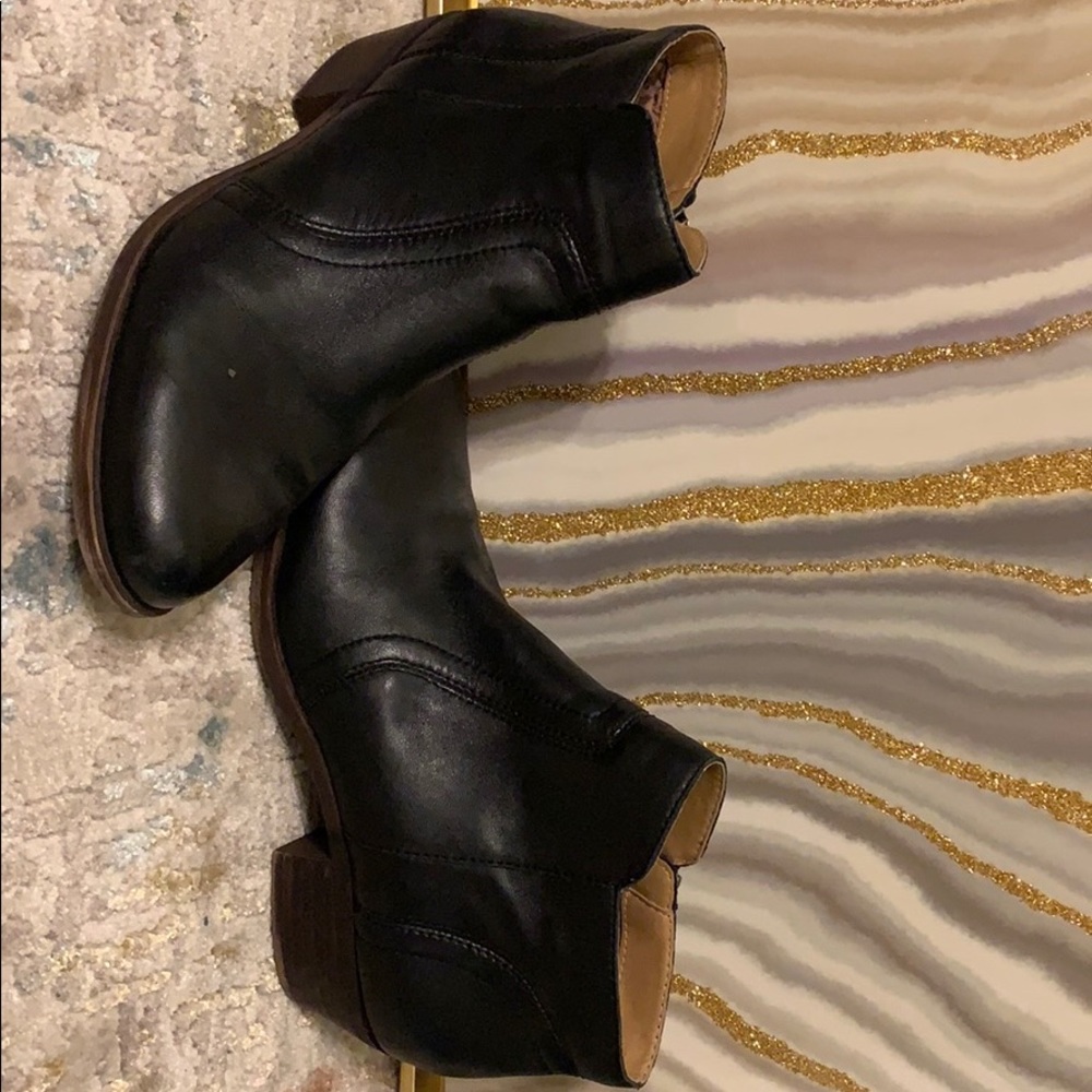 Lucky Brand black boots softest leather ankle 7